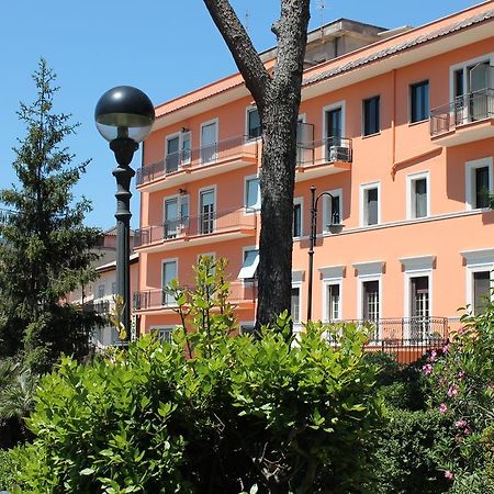 Hotel La Villa Ceccano ภายนอก รูปภาพ