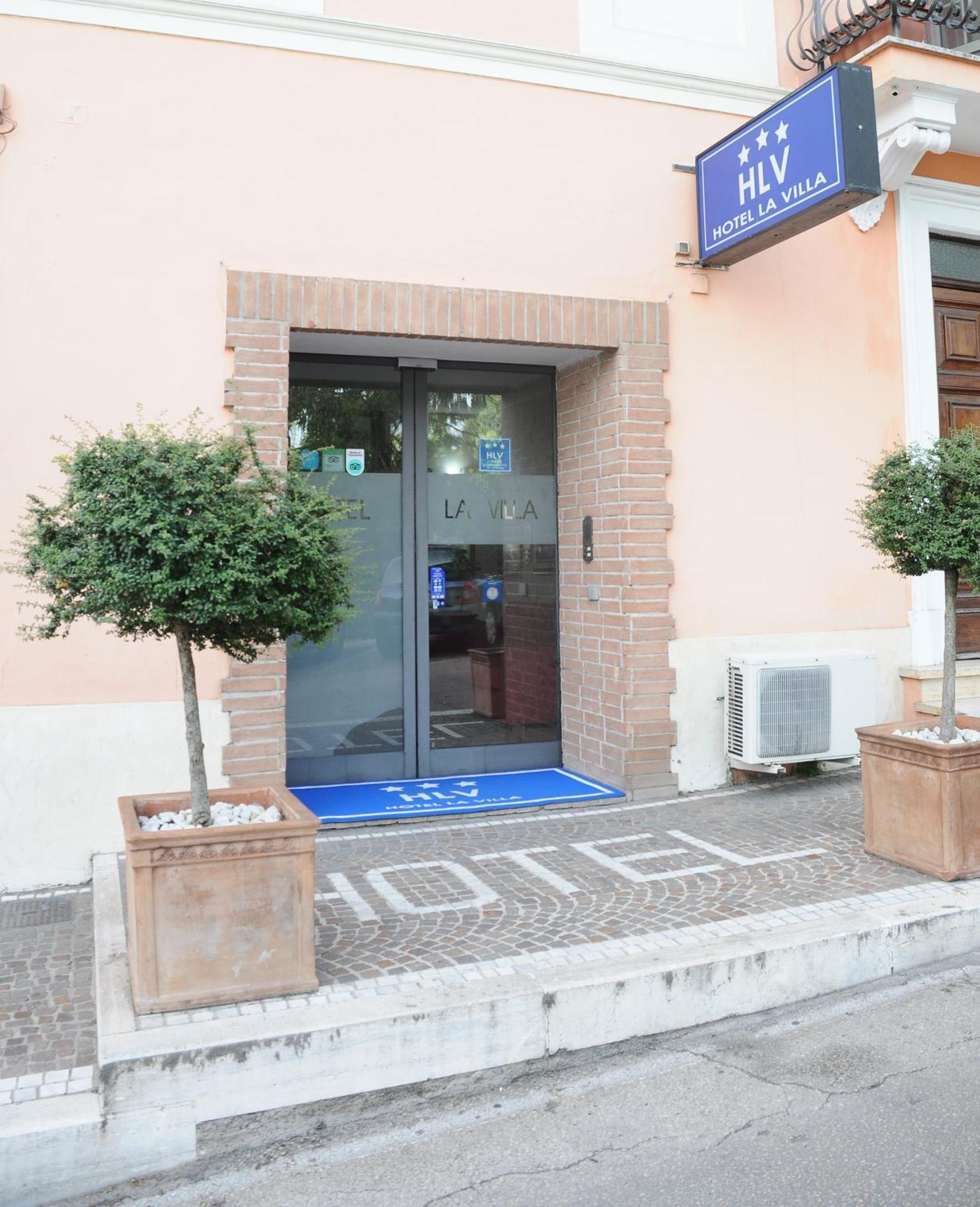 Hotel La Villa Ceccano ภายนอก รูปภาพ