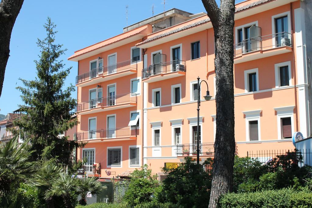 Hotel La Villa Ceccano ภายนอก รูปภาพ