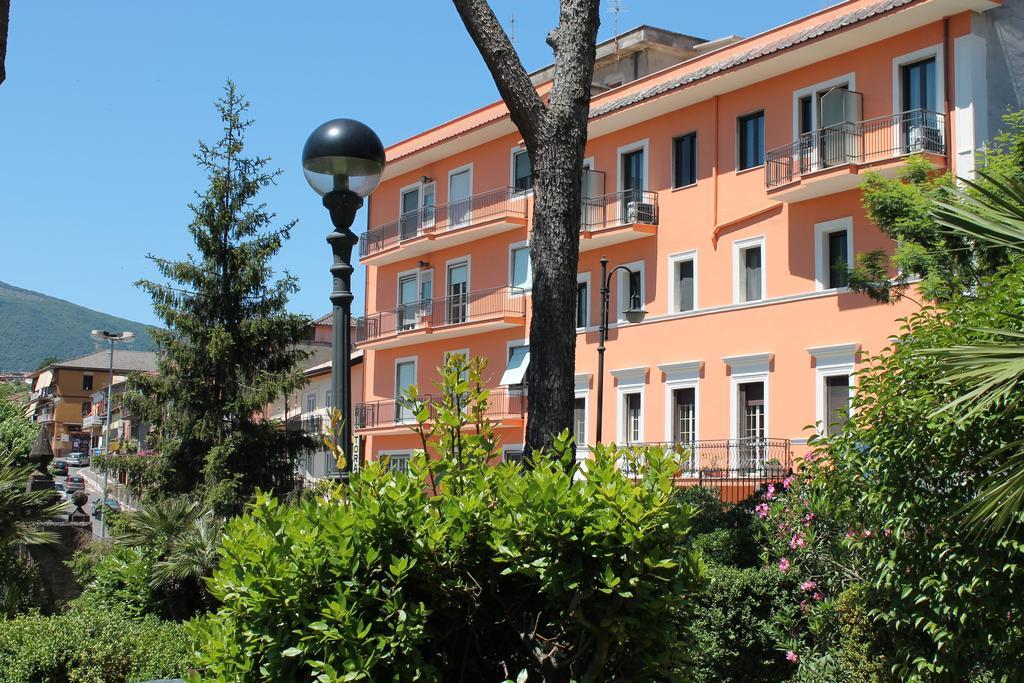 Hotel La Villa Ceccano ภายนอก รูปภาพ