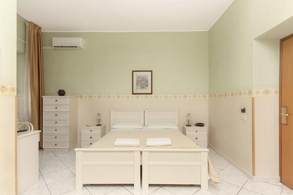 Hotel La Villa Ceccano ภายนอก รูปภาพ