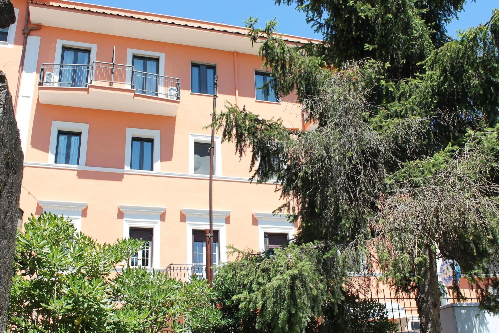 Hotel La Villa Ceccano ภายนอก รูปภาพ