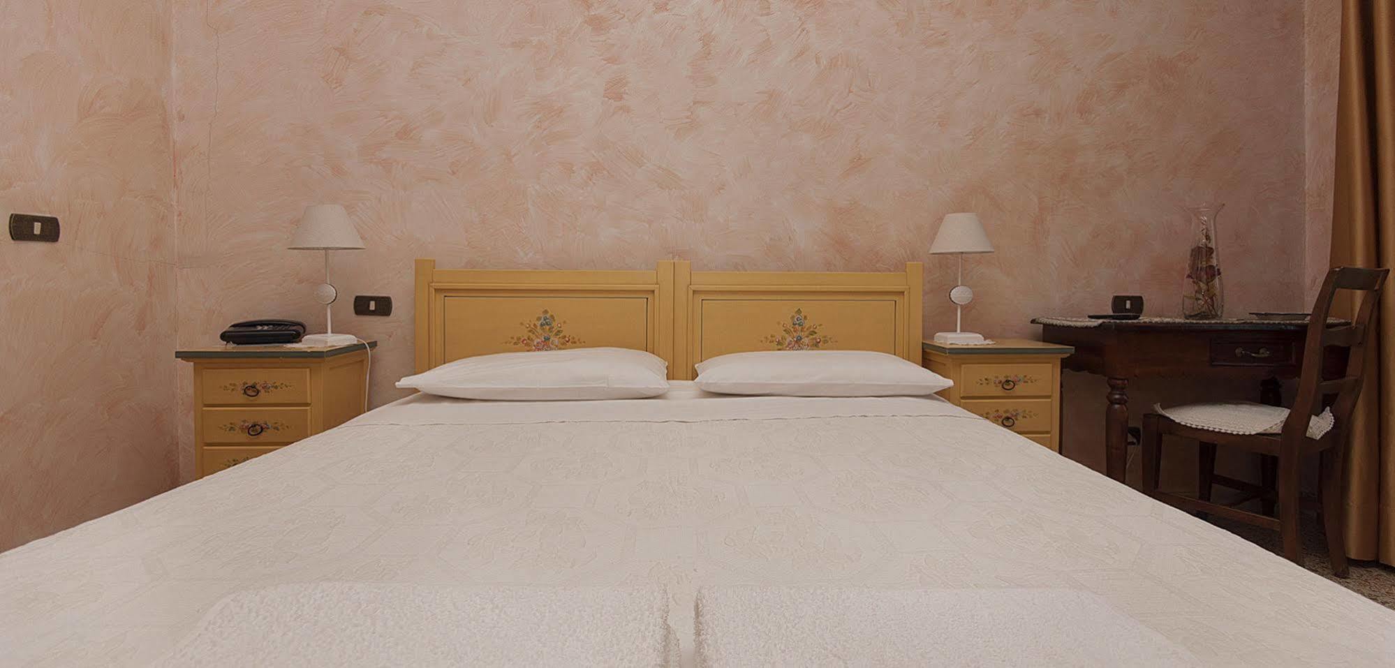 Hotel La Villa Ceccano ภายนอก รูปภาพ