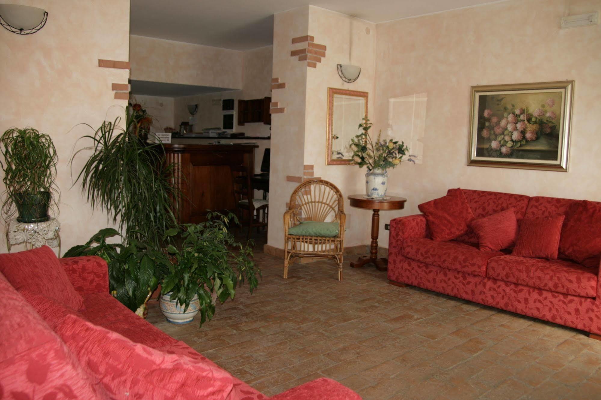 Hotel La Villa Ceccano ภายนอก รูปภาพ