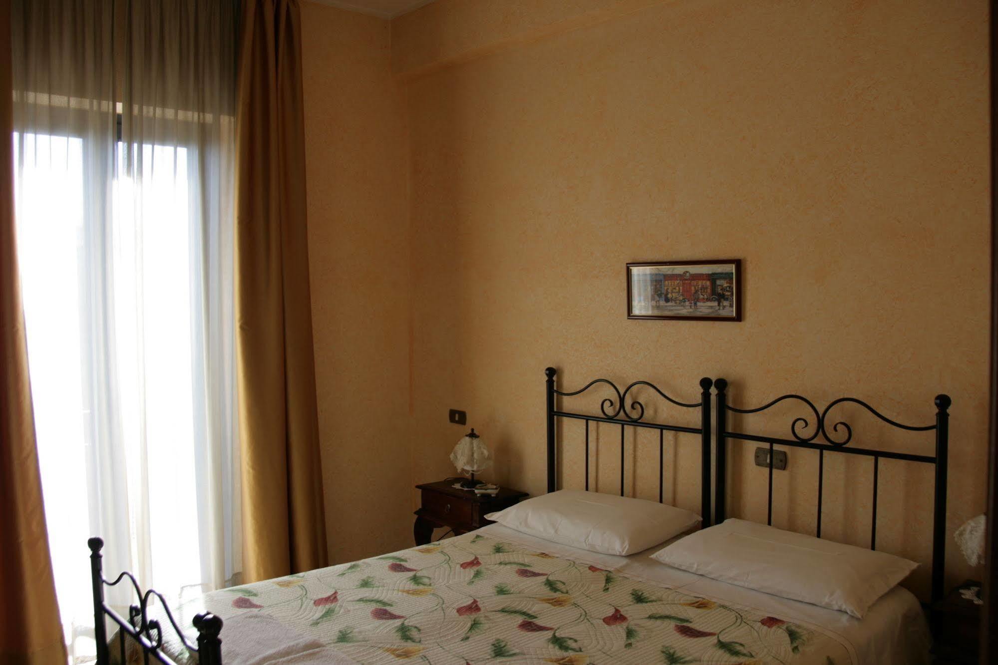 Hotel La Villa Ceccano ภายนอก รูปภาพ