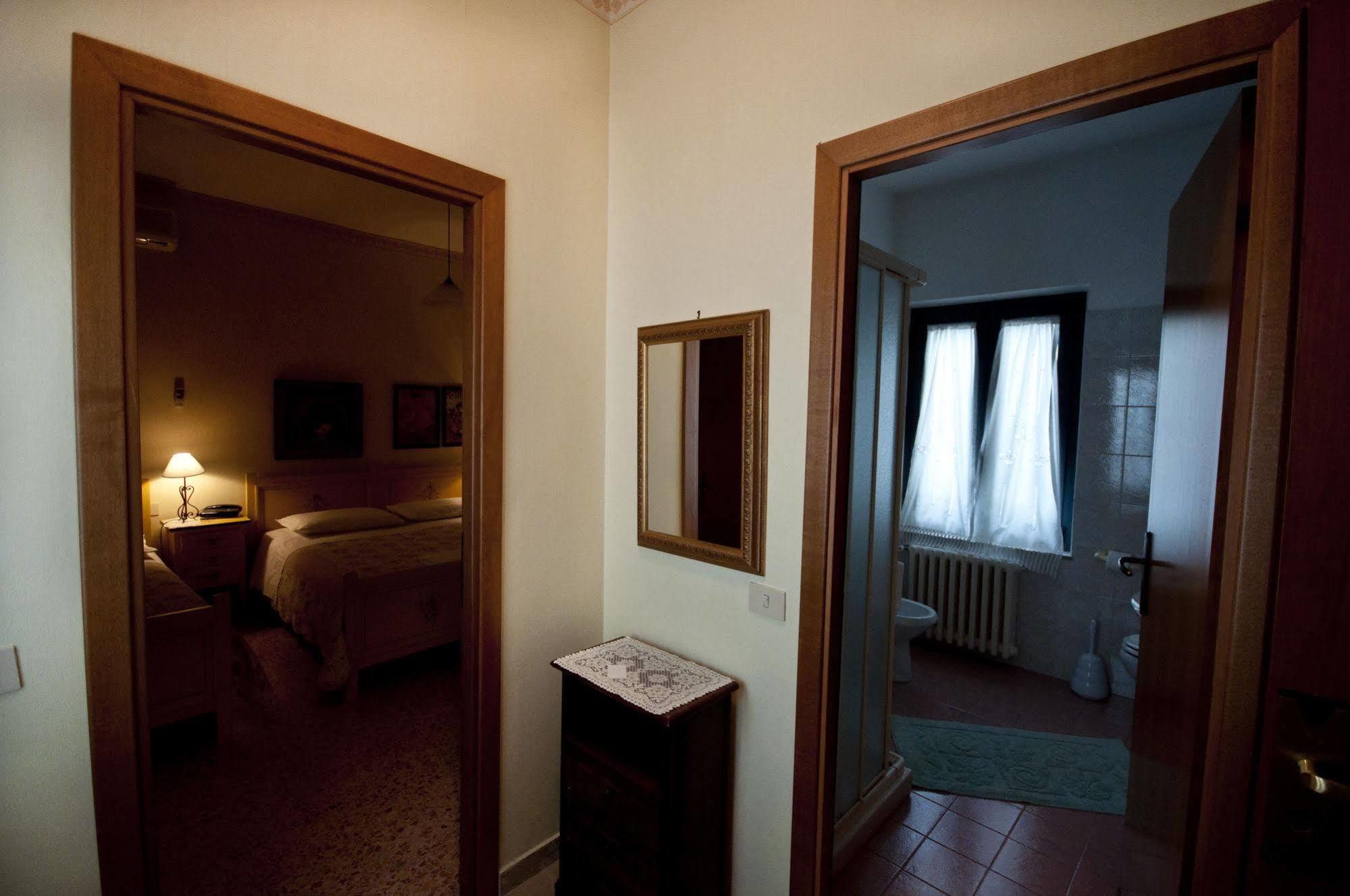 Hotel La Villa Ceccano ภายนอก รูปภาพ