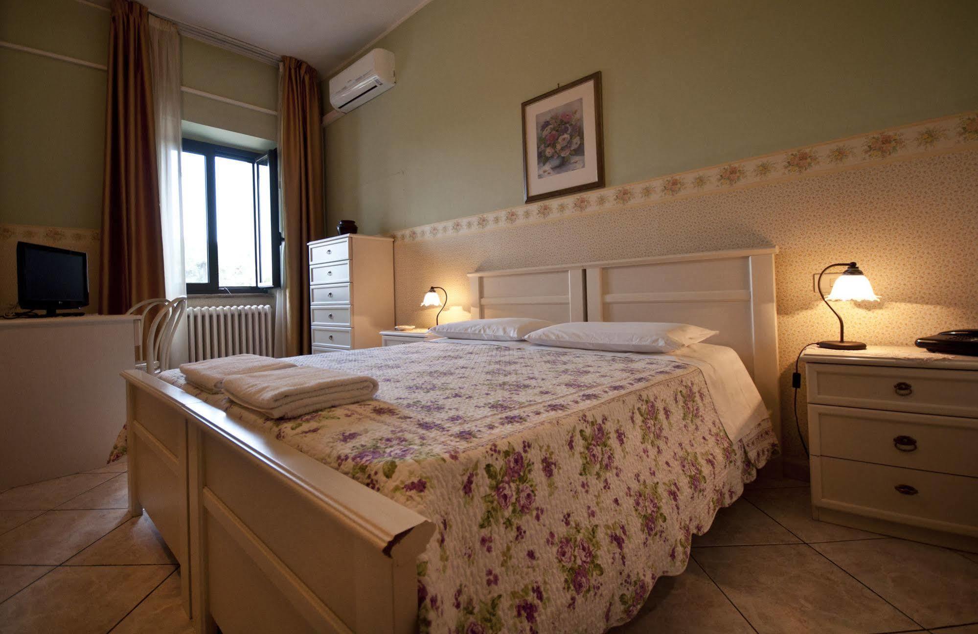 Hotel La Villa Ceccano ภายนอก รูปภาพ