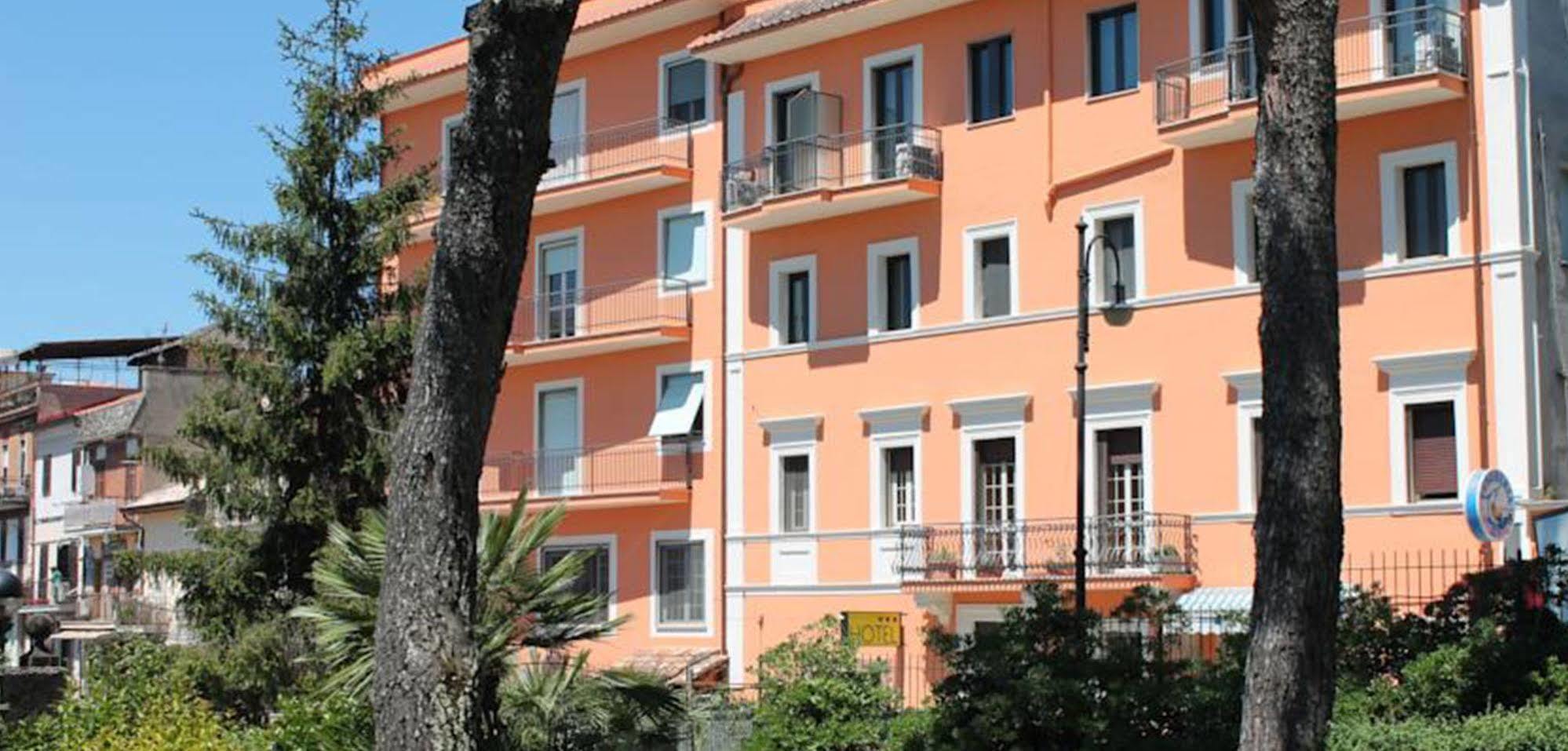 Hotel La Villa Ceccano ภายนอก รูปภาพ